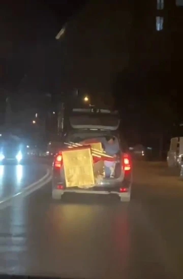 Duyarsız sürücü trafiği tehlikeye attı
