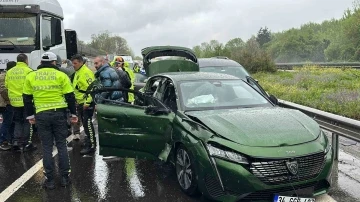 Düzce’de 8 aracın karıştığı zincirleme kazada 1 kişi yaralandı
