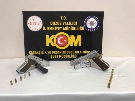 Düzce’de &quot;yağma ve yaralama&quot; suçlarından adliyeye sevk edilen 5 kişi tutuklandı
