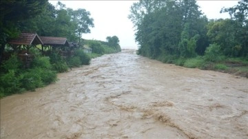 Düzce ve Zonguldak'ta su taşkınları yaşanıyor