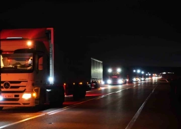 Edirne’de şoförler 20 kilometrelik tır kuyruğunda sahur yaptı