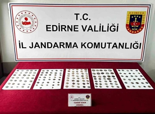 Edirne’de yolcu otobüsünde 177 tarihi sikke ele geçirildi
