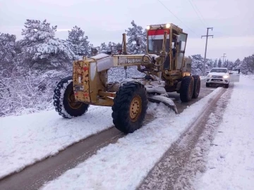 Edirne’nin köylerinde kar ile mücadele devam ediyor
