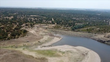 Edirne'de 6 bin dönümü sulayan gölet kuraklık nedeniyle dip seviyeyi gördü