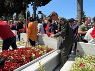 Edirnekapı Şehitliği’nde 15 Temmuz şehitleri için tören düzenlendi
