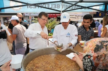 Edremit Belediyesi’nden aşure hayrı
