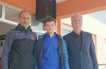 Edremit Lisesi öğrencisi başarısı ile okulun gururu oldu
