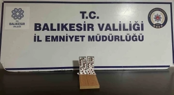 Edremit’te şüphe üzerine durdurulan kişinin üzerinden sentetik hap ele geçirildi
