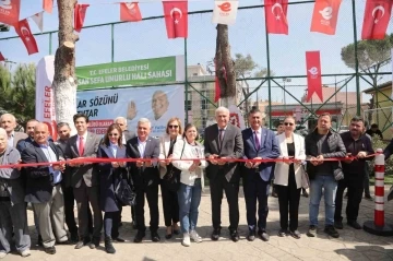 Efeler Belediyesi Umurlu Mahallesi’ndek, halı sahayı hizmete açtı
