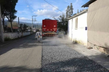 Efeler’deki asfaltlama çalışmaları sürdürüyor
