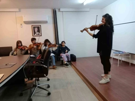 Eğitimini borçlu olduğu okulda yıllar sonra ders verdi
