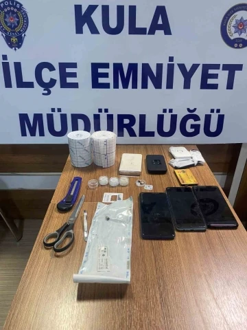 Ehliyet sınavına düzenekle girecekti, polisin dikkati sayesinde yakalandı
