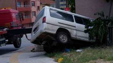 Ehliyetine el konulan sürücü kaza yaptı: 1 yaralı
