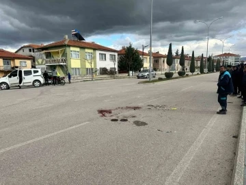 Ehliyetsiz sürücülerin kullandığı kamyon ve motosiklet çarpıştı, 2 kişi yaralandı
