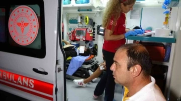 Ehliyetsiz sürücülerin kullandığı motosiklet çarpıştı: 3 yaralı
