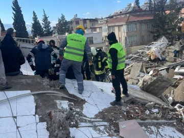 Bursa'dan giden ekipler 41 saat sonra küçük Yağmur’a ulaştı