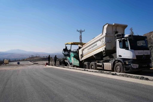 Elazığ Belediyesi, yol genişletme çalışmalarına devam ediyor
