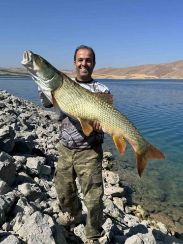 Amatör balıkçı 41 kilogramlık turna balığı yakaladı