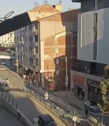 Elazığ’da cadde ortasında silahlı kavga kamerada
