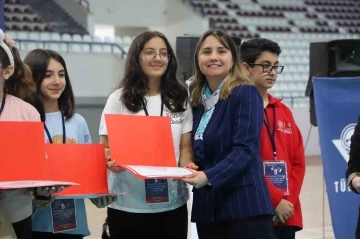 Elazığ’da dereceye giren öğrencilere ödülleri verildi
