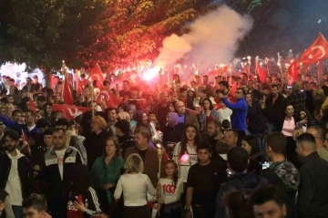 Elazığ’da fener alayı renkli görüntüler oluşturdu
