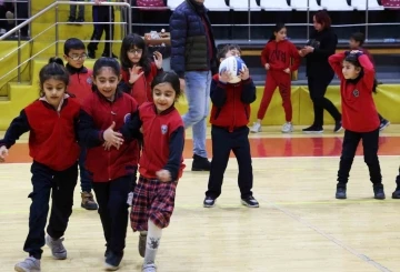 Elazığ’da geleneksel ‘yakan top’ turnuvası
