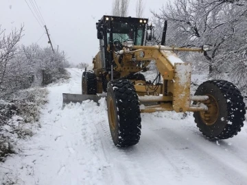 Kardan kapanan 28 köy yolu ulaşıma açıldı