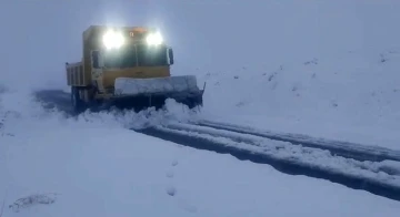 Elazığ’da karla mücadele çalışmaları sürüyor
