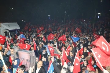 Elazığ’da seçim sonucu coşkuyla kutlandı
