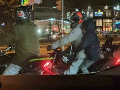 Elazığ’da tehlikeli motosiklet yolculuğu
