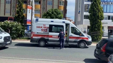 Elazığ’da yolun karşısına geçmek isteyen yayaya araç çarptı: 1 yaralı
