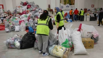 Elazığ’dan deprem bölgesine yardımlar sürüyor