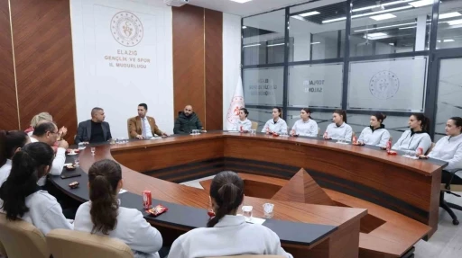 Elazığ Gençlik ve Spor hentbol takımı iddialı
