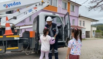 Elektrik dağıtım şirketi çocukları gülümsetti
