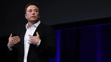 Elon Musk, kendisiyle tartıştığı için işten çıkarılan Twitter çalışanını özür dileyerek geri çağırdı