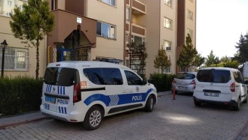 Emekli polis eşini ve çocuklarını vurdu 