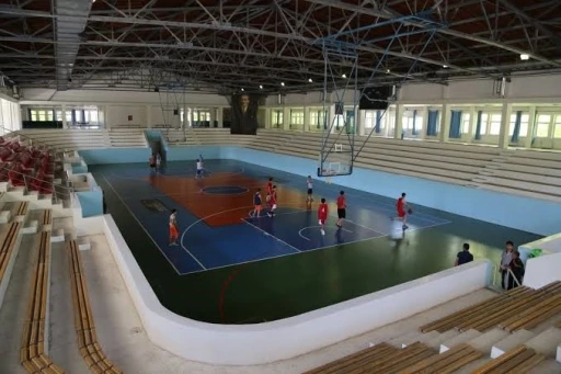 Emektar spor salonu kapılarını kapattı
