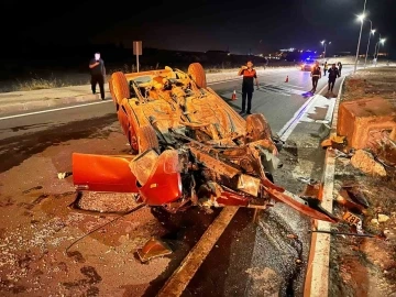 Emet’te aydınlatma direğine çarpan araçtaki 3 kişi yaralandı
