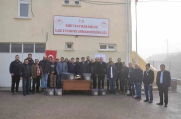 Emet’te koyun ve keçi sahibi 18 üreticiye koyun kırkım makinesi dağıtıldı
