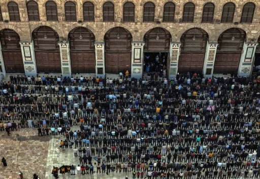 Emevi Camii’nde Esad sonrası ikinci cuma namazı
