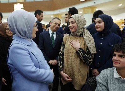 Emine Erdoğan, Gaziantep’te Şahinbey Millet Kütüphanesini ziyaret etti
