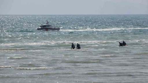 Emniyetin ‘kurbağa adamları’ Rojin için Van Gölü’ne daldı
