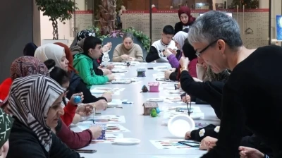 Engelli öğrenciler Ramazan’a özel yaptıkları tesbihleri vatandaşlara hediye etti
