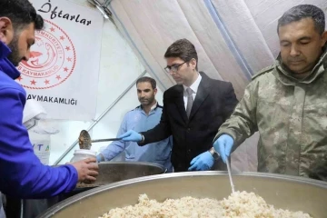 Erciş’te iftar çadırına yoğun ilgi
