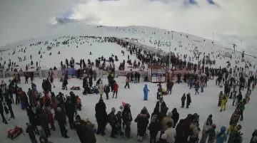 Erciyes hafta sonu 123 bin kişiyi ağırladı
