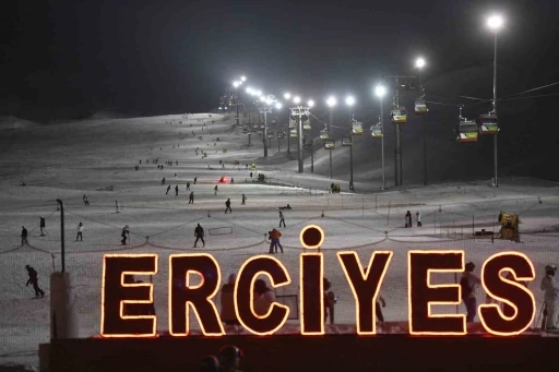 Erciyes’te gece kayağı başladı
