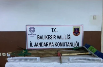 Erdek’te izinsiz kazı yapan 5 kişi yakalandı