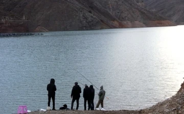 Erimeye başlayan kar suları barajlara bereket oldu
