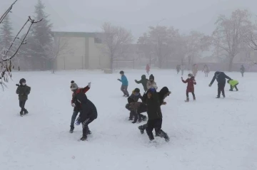 Erzincan’ın Refahiye ilçesinde kar tatili
