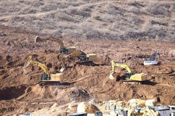 Erzincan Valisi Aydoğdu, İliç’te incelemede bulundu
